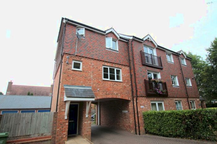 2 Bedroom Maisonette To Rent In Pondtail Close, Horsham, RH12