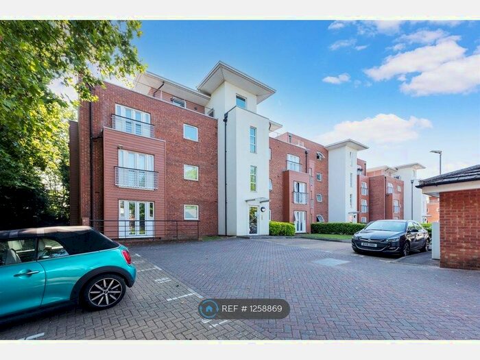 2 Bedroom Flat To Rent In Hawkes Close, Langley, Slough SL3