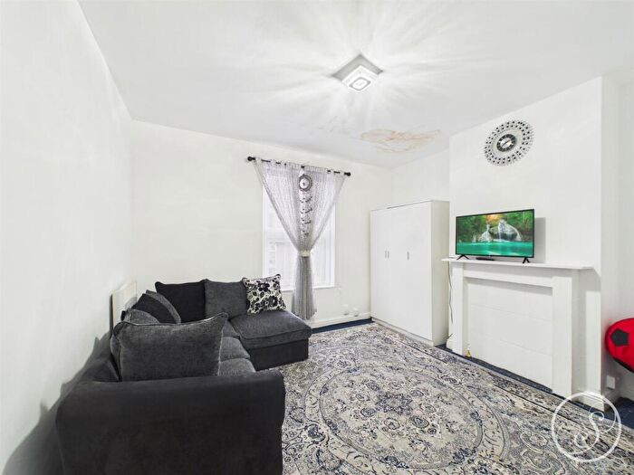 4 Bedroom Block Of Apartments For Sale In Belvedere Avenue, Leeds, LS11