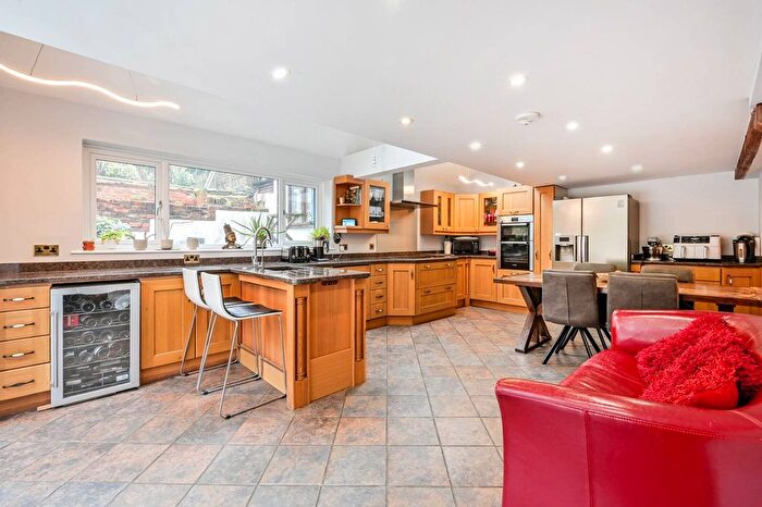 5 Bedroom Semi-detached House To Rent In Aldershot Road, Guildford, Worplesdon, GU3