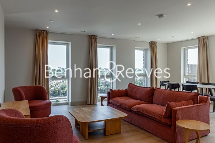 3 Bedroom Flat To Rent In Duxford Tower, East Drive, NW9
