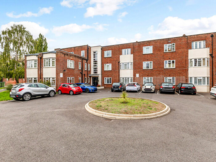 4 Bedroom Flat For Sale In Berkeley Court, Reading, RG1