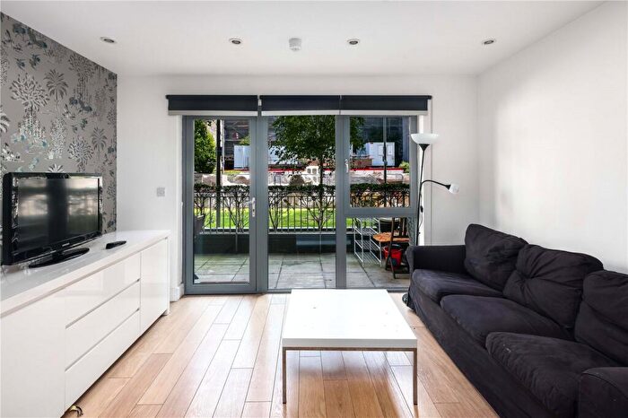 3 Bedroom Flat To Rent In Hodgeson House, Christian Street, London, E1