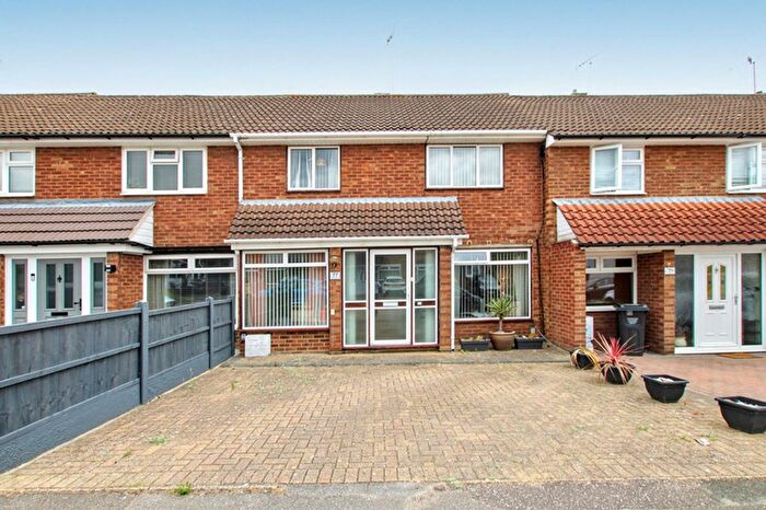 3 Bedroom Terraced House For Sale In Curling Tye, Basildon, SS14