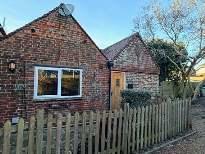 1 Bedroom Bungalow To Rent In West Street, Billingshurst, West Sussex., RH14