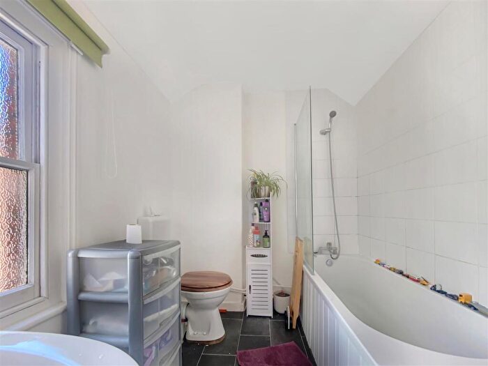 2 Bedroom End Of Terrace House To Rent In Crowhurst Road, Colchester, CO3
