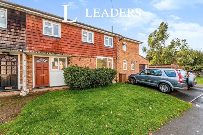 4 Bedroom Semi-Detached House To Rent In Merrow Village, Guildford, GU1