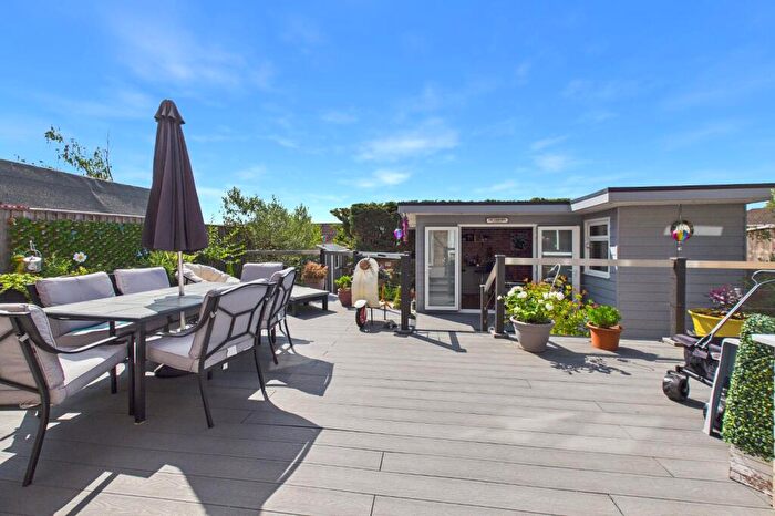 5 Bedroom Detached House For Sale In West Way, Broadstone, Dorset, BH18 - Photo 4