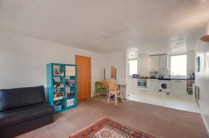 1 Bedroom Flat For Sale In Seven Sisters Road, London, N15