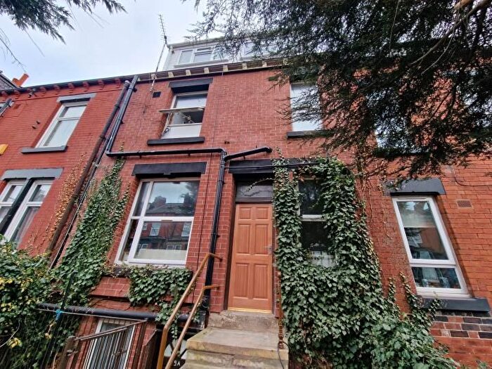 3 Bedroom Terraced House To Rent In Trentham Avenue, Leeds, LS11