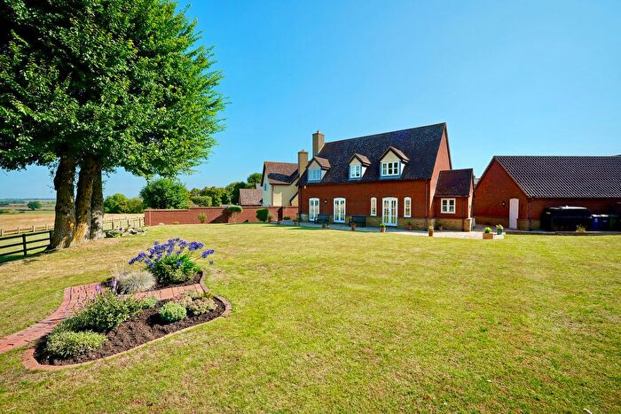 4 Bedroom Detached House For Sale In Bream Close, Buckworth, PE28