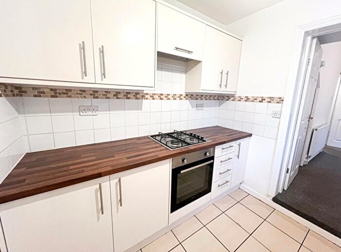 3 Bedroom Terraced House For Sale In Reynoldson Street, Hull, HU5