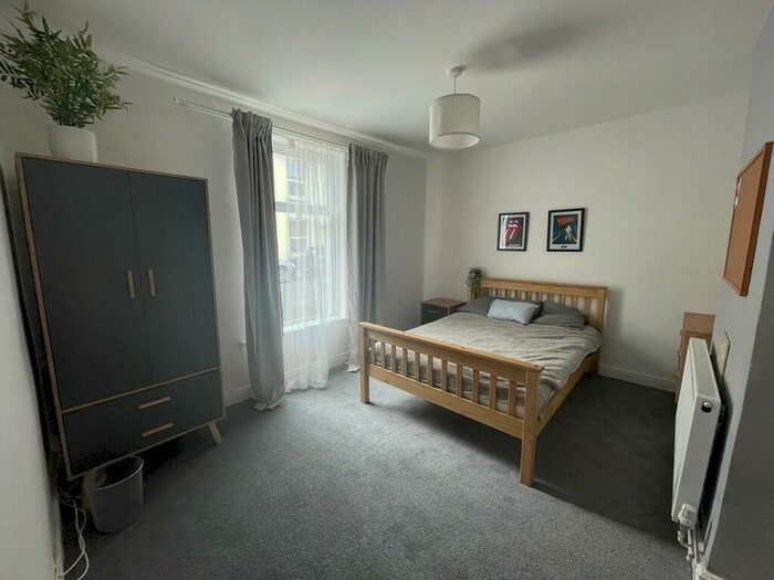 4 Bedroom End Of Terrace House To Rent In Cleveland Road, Southsea, PO5