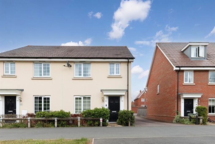 3 Bedroom Semi Detached House For Sale In Hanson Close, Sprowston, Norwich, NR7