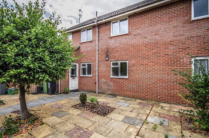 1 Bedroom Flat To Rent In Reine Barnes Close, Dursley, GL11