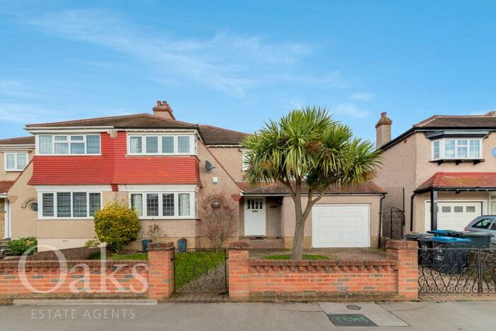 4 Bedroom Semi-Detached House To Rent In The Chase, London, SW16