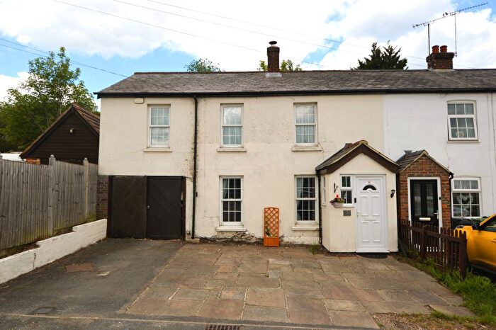 3 Bedroom End Of Terrace House For Sale In London Road, Bagshot, GU19
