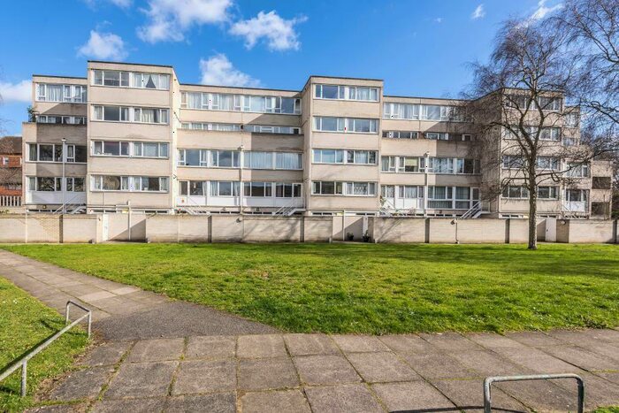 2 Bedroom Apartment To Rent In Windsor, Berkshire, SL4