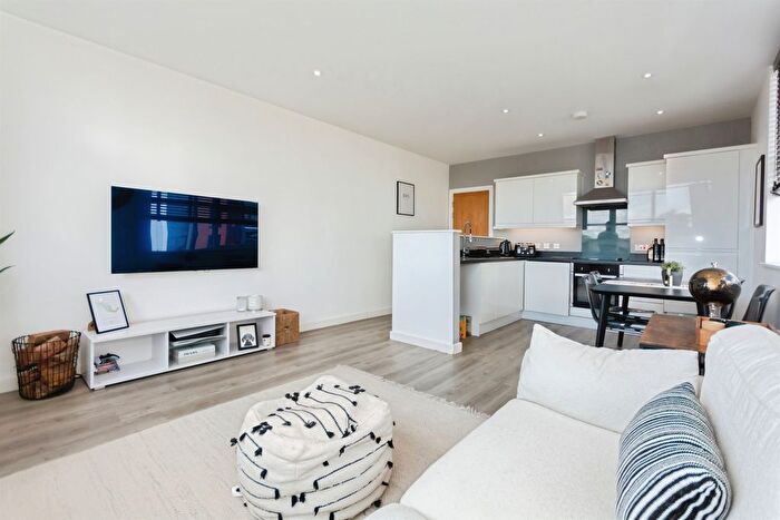 2 Bedroom Flat For Sale In Stratford Road, Shirley, Solihull, B90