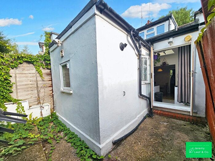 2 Bedroom Cottage For Sale In Red Lion Hill, London, N2