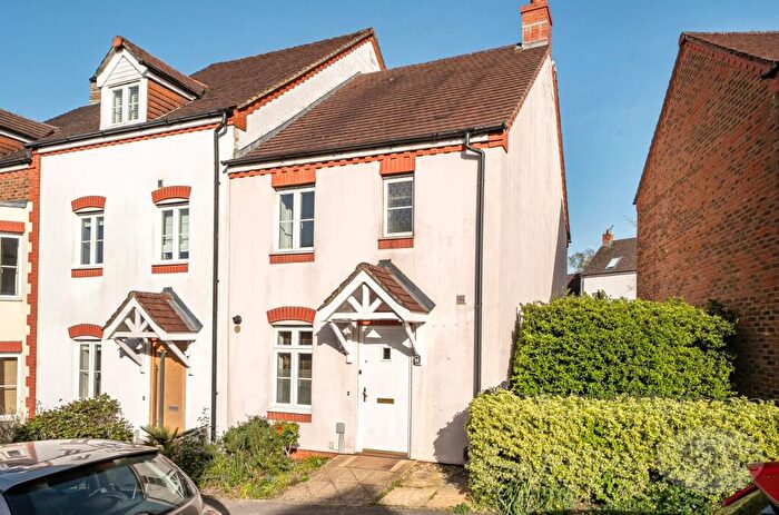 3 Bedroom End Of Terrace House For Sale In Barentin Way, Petersfield, Hampshire, GU31