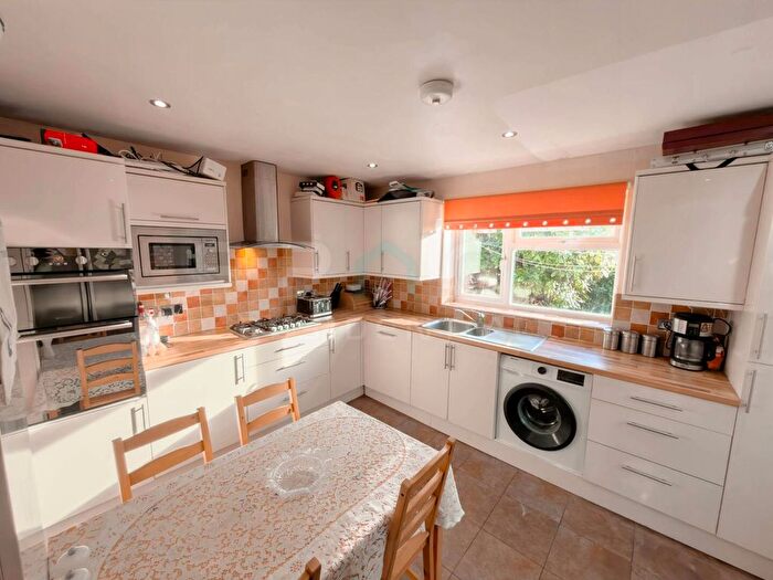 4 Bedroom Semi Detached House For Sale In Rossington Avenue, Borehamwood, WD6