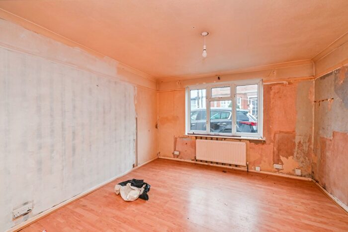 2 Bedroom End Of Terrace House For Sale In Roman Street, Hoddesdon, EN11