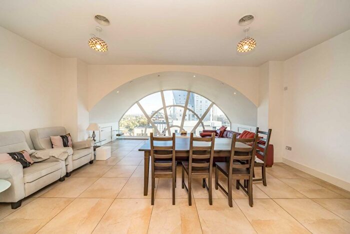 2 Bedroom Flat For Sale In Uxbridge Road, Ealing, W5