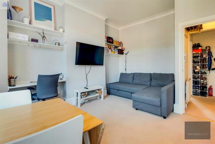 1 Bedroom Flat For Sale In Gauden Road, Clapham, SW4