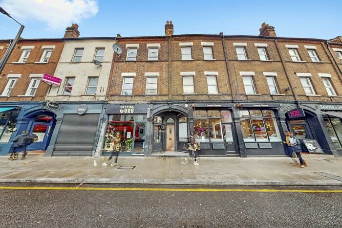 3 Bedroom Flat To Rent In St. Pauls Road, London, N1