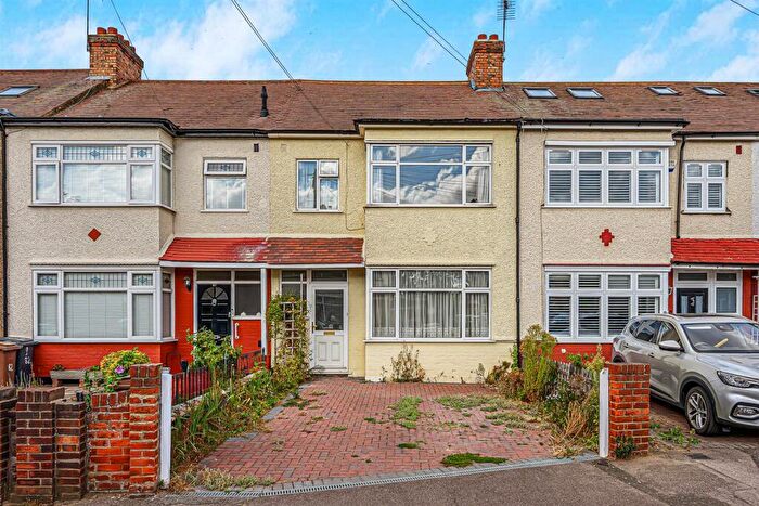 3 Bedroom House For Sale In Brook Crescent, Chingford, E4