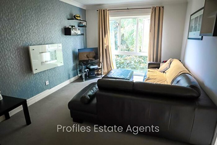 1 Bedroom Flat For Sale In Deveron Court, Hinckley, LE10