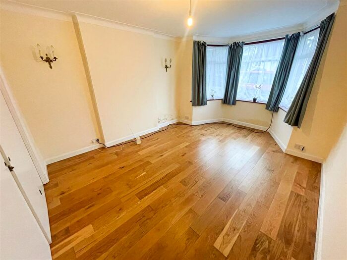 5 Bedroom Detached House For Sale In Foscote Road, London, NW4