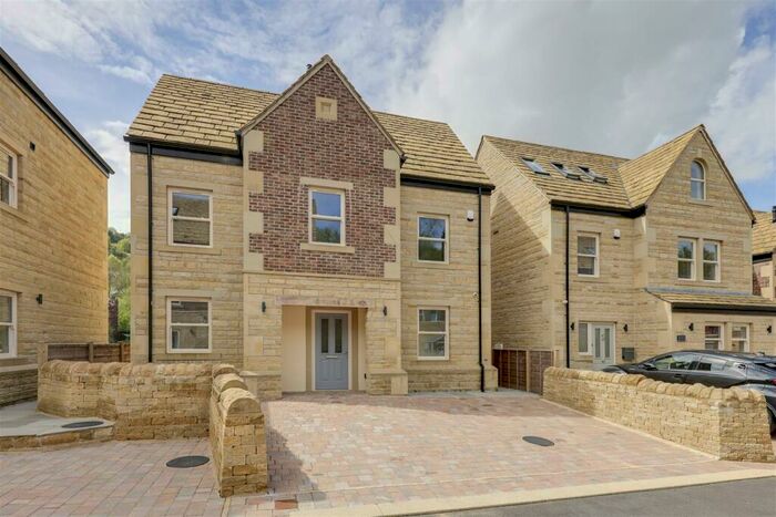 4 Bedroom Detached House To Rent In Weavers Moorings, Walsden, Todmorden, OL14