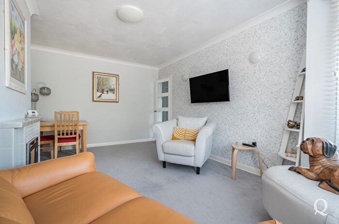 2 Bedroom Bungalow For Sale In Minterne Avenue, Sittingbourne, Kent, ME10