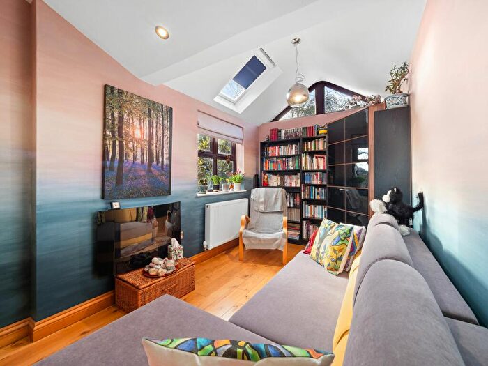 4 Bedroom Detached House For Sale In The Avenue, Bishopton, CV37