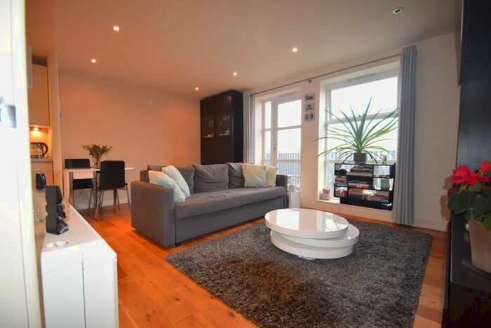 1 Bedroom Flat To Rent In Freshwater Road, Chadwell Heath, Romford, RM8