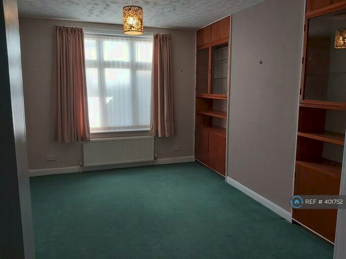 3 Bedroom Semi-Detached House To Rent In Water Eaton Road, Bletchley, Milton Keynes, MK2