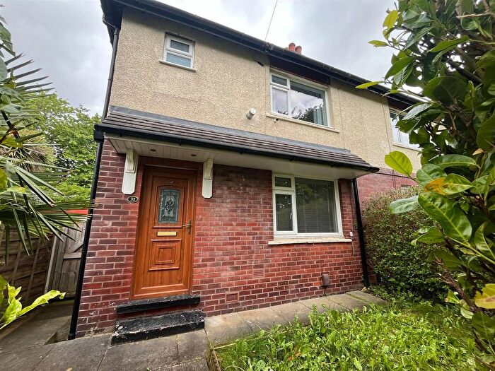 3 Bedroom Semi Detached House For Sale In Tarbet Road, Dukinfield, SK16