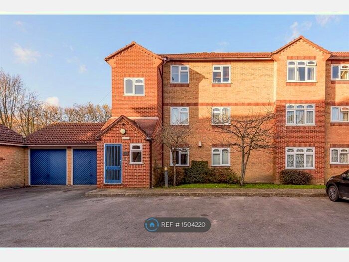 2 Bedroom Flat To Rent In Corfe Place, Maidenhead, SL6