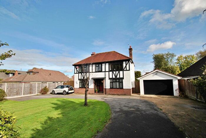 4 Bedroom Detached House For Sale In Gravel Hill, Wimborne, BH21