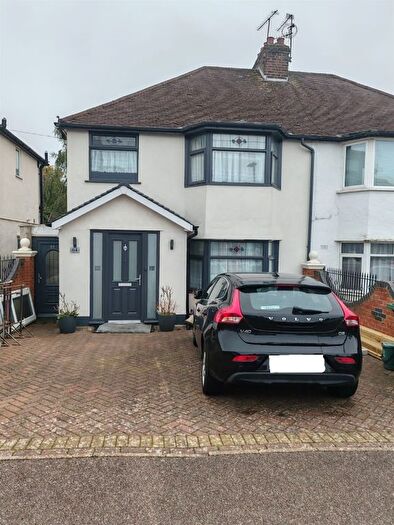 3 Bedroom Semi-Detached House For Sale In Deaconsfield Road, Hemel Hempstead, HP3