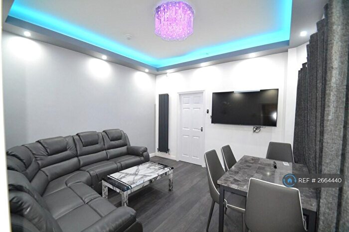 6 Bedroom Terraced House To Rent In Belgrave Avenue, Manchester, M14