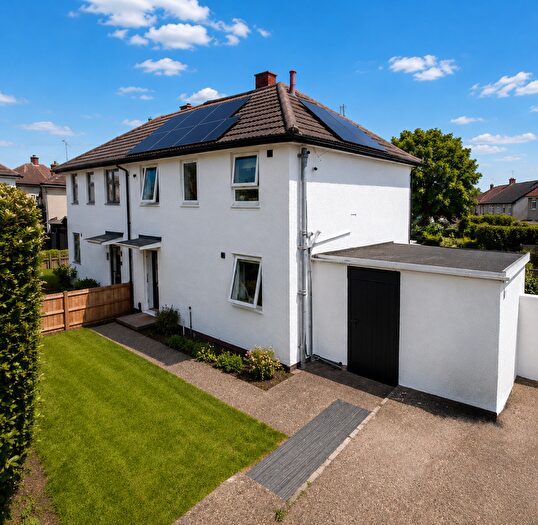3 Bedroom Semi-Detached House For Sale In Frolesworth Road, Leicester, LE3