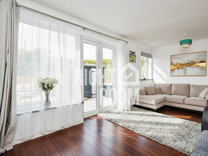 3 Bedroom Detached House To Rent In Three Bedroom House, Daniel Road, RG28