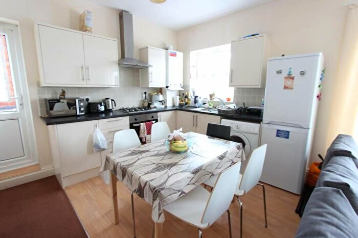 2 Bedroom Apartment To Rent In Cockfosters Road, Barnet, EN4