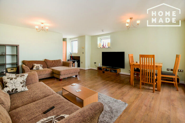 2 Bedroom Flat To Rent In Bendish Point, Erebus Drive, SE28