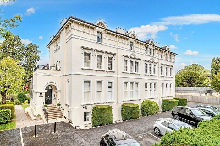 2 Bedroom Apartment For Sale In Lindholme, The Park, GL50