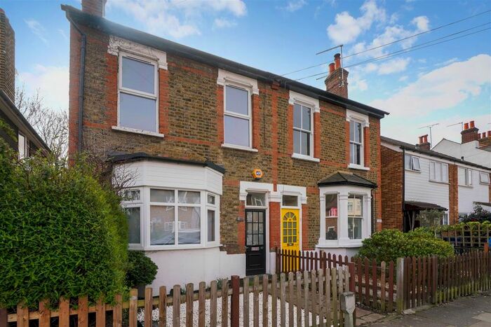 2 Bedroom Flat To Rent In Carlyle Road, London, W5