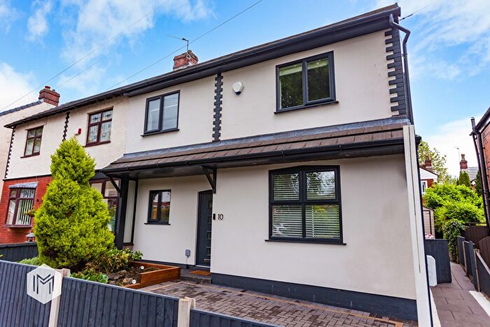 3 Bedroom Semi Detached House For Sale In Chilham Road, Worsley, Manchester, M28